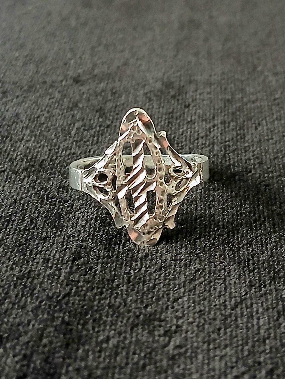 Vtg Silver Sterling 925 Textured Cut Oval Shape Ring Marked NV Size 8
